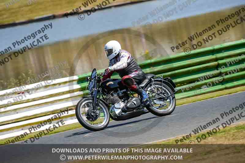 Vintage motorcycle club;eventdigitalimages;mallory park;mallory park trackday photographs;no limits trackdays;peter wileman photography;trackday digital images;trackday photos;vmcc festival 1000 bikes photographs